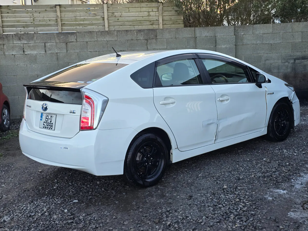 Toyota Prius 2015 hybrid automatic €2200 - Image 4
