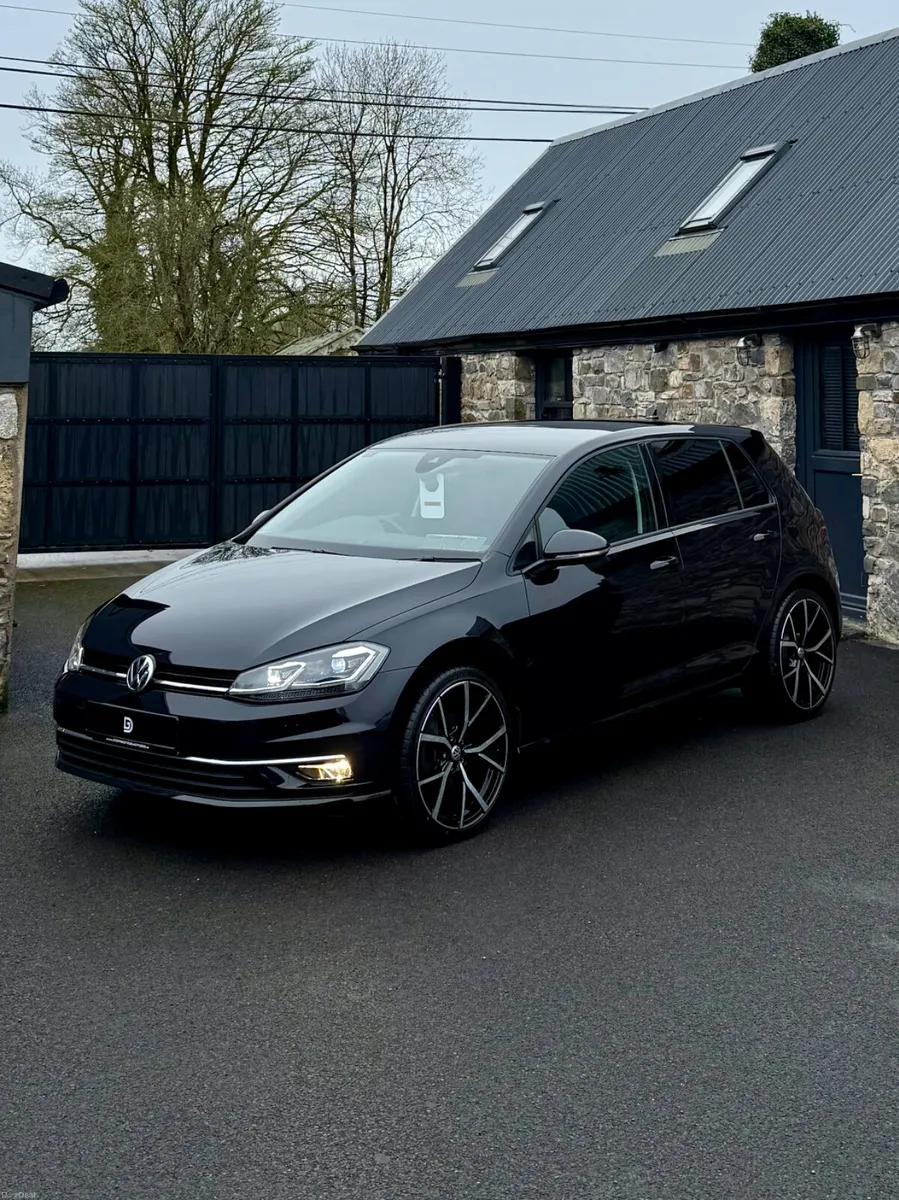 2017 VOLKSWAGEN GOLF HIGHLINE AUTO 1.4 TSI - Image 3