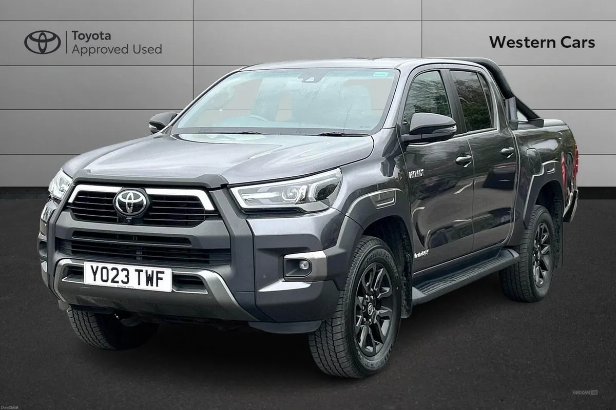 Toyota Hilux 2.8 D-4D Invincible X Auto 4WD Euro 6 - Image 3