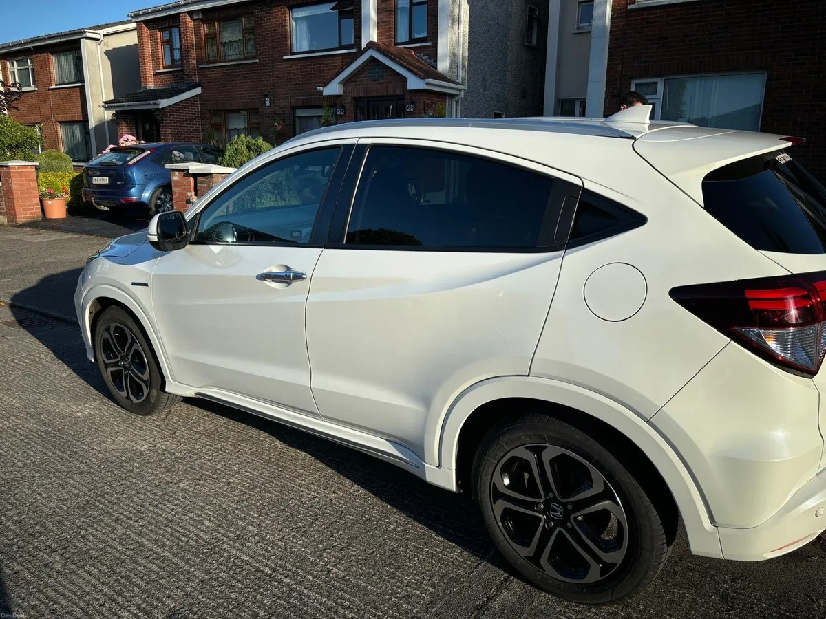 Honda Vezel 2017 Hybrid – Impeccable Condition! - Image 4