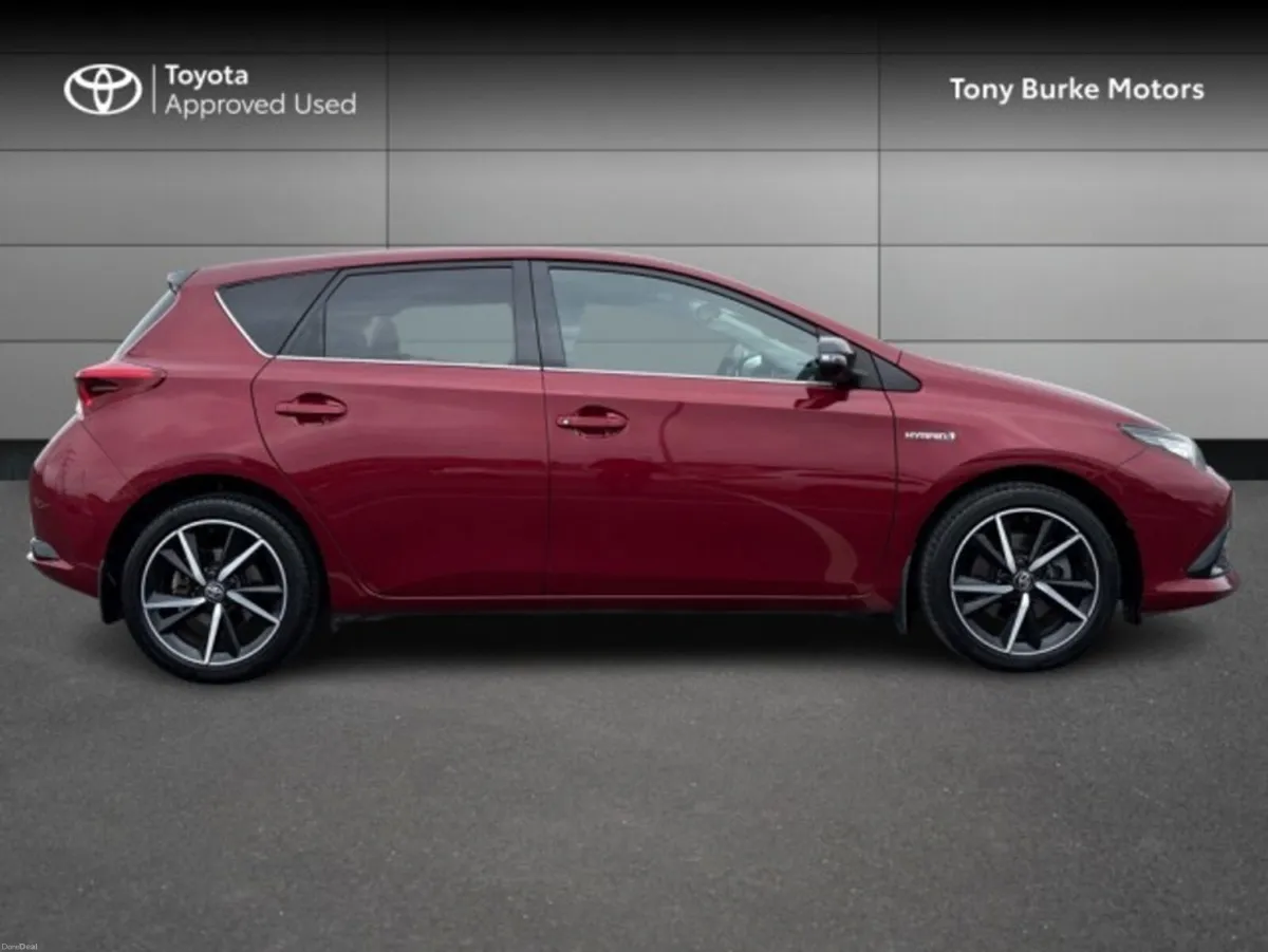 Toyota Auris Hatchback 5dr Hybrid - LunaSport Edit - Image 3