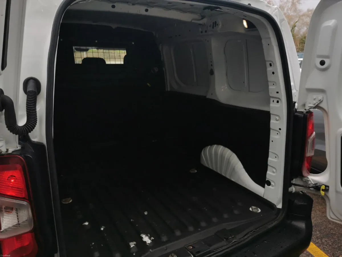 Citroen Berlingo LX BLUEHDI 100 MWB 65 650KG EUR6. - Image 4