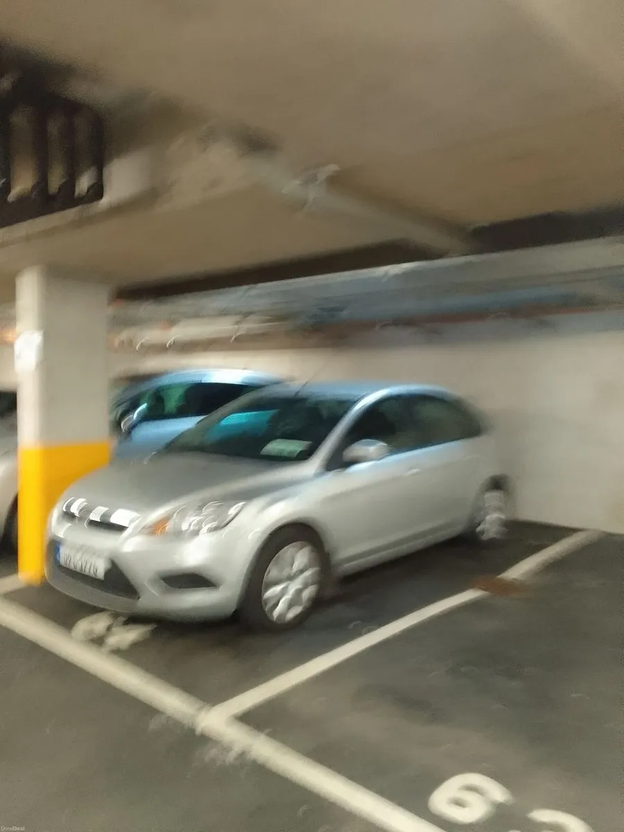 Ford Focus 2009 - Image 2