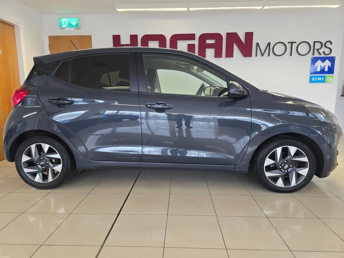 Hyundai i10 Deluxe Plus 5DR * Best Spec * - Image 3