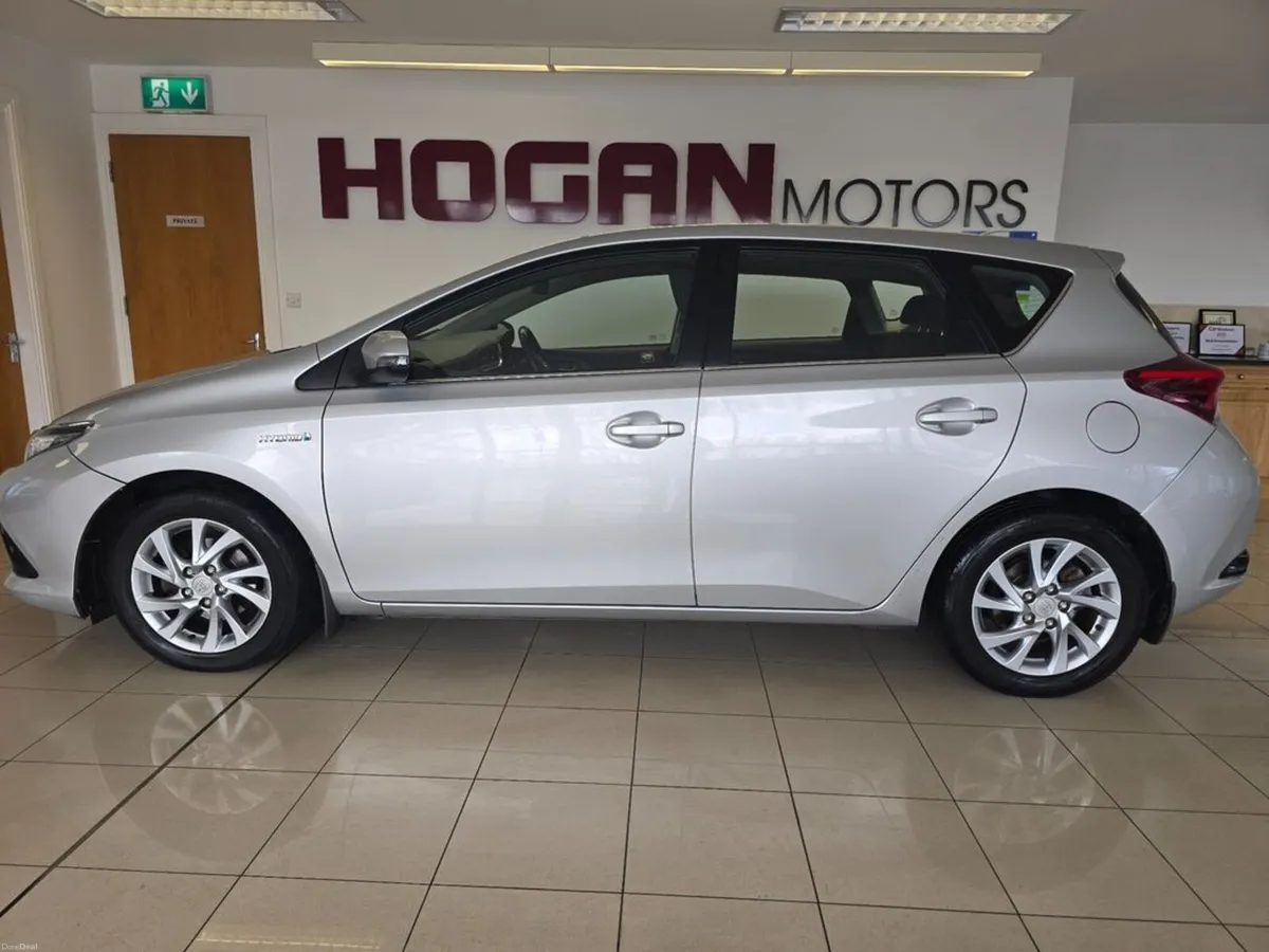 Toyota Auris Hybrid Luna Automatic - Image 4