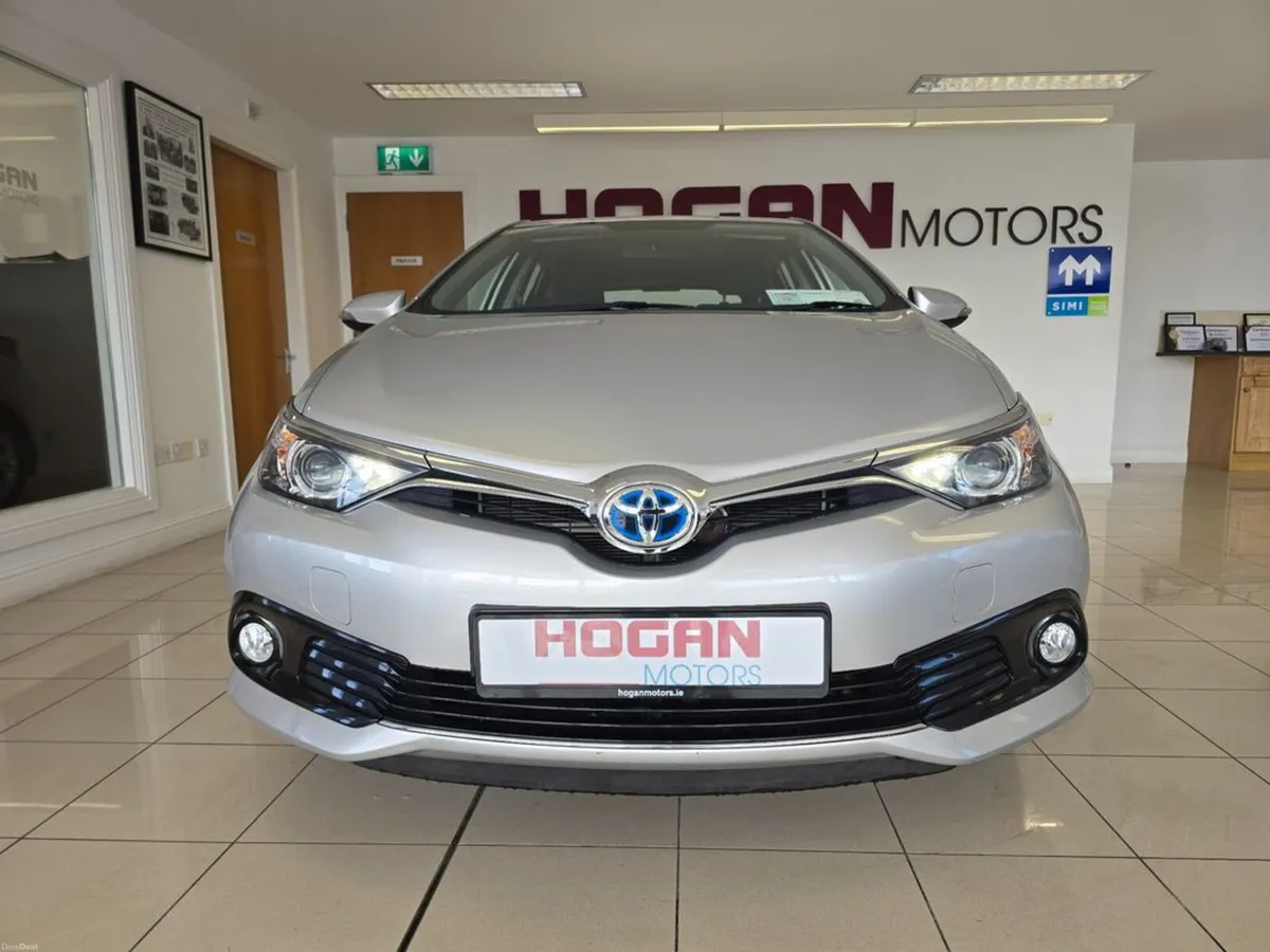 Toyota Auris Hybrid Luna Automatic - Image 2