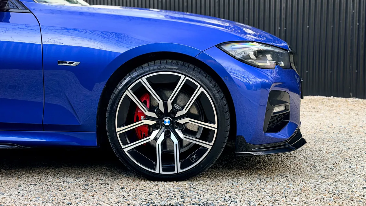 2022 (221) BMW 330e M Sport Pro Pack *SUNROOF - Image 3