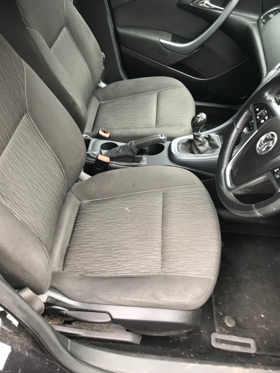 Vauxhall Astra 2013 - Image 2