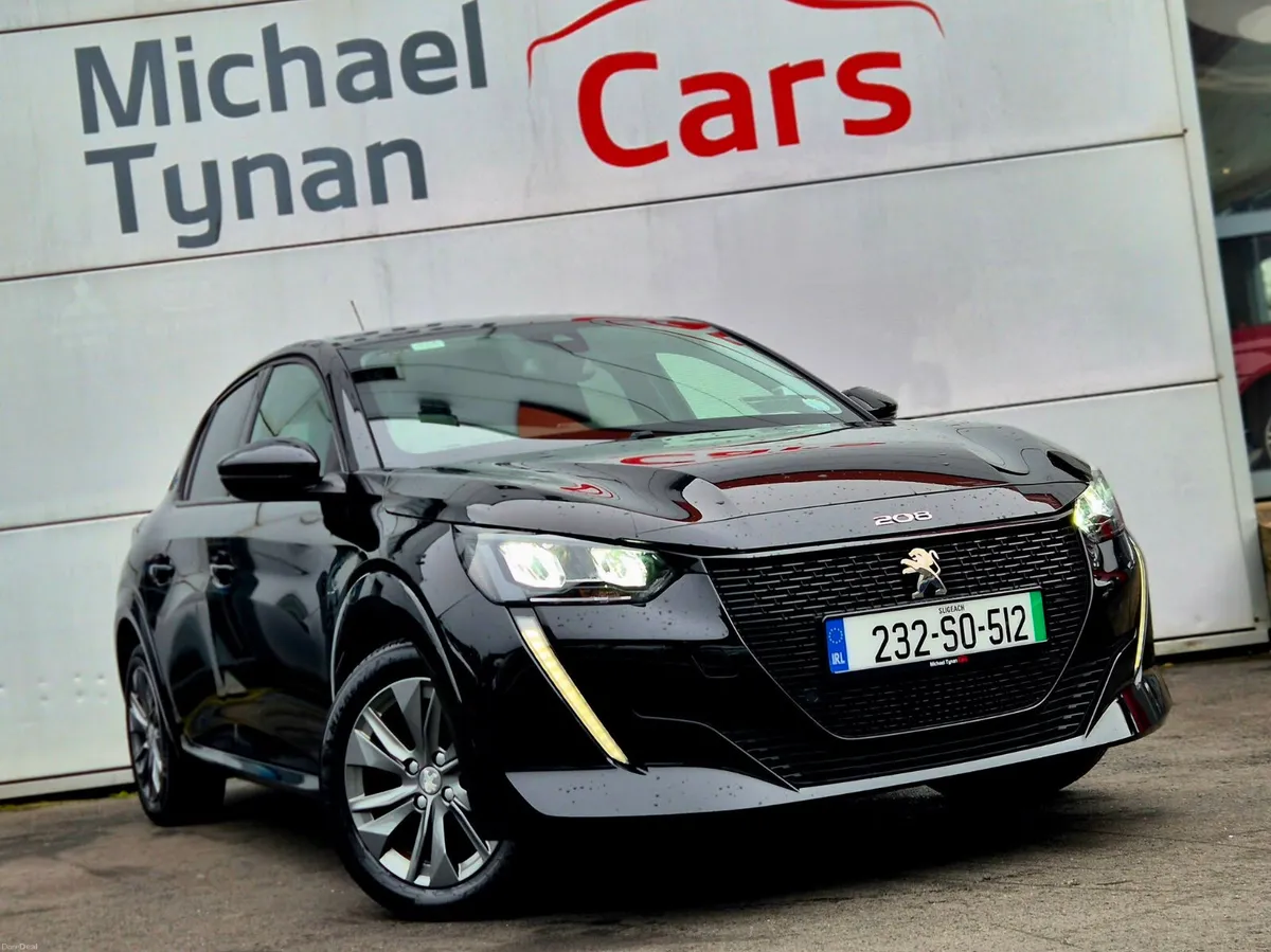 2023 Peugeot e208 Allure, Carplay, 16" Alloys - Image 4