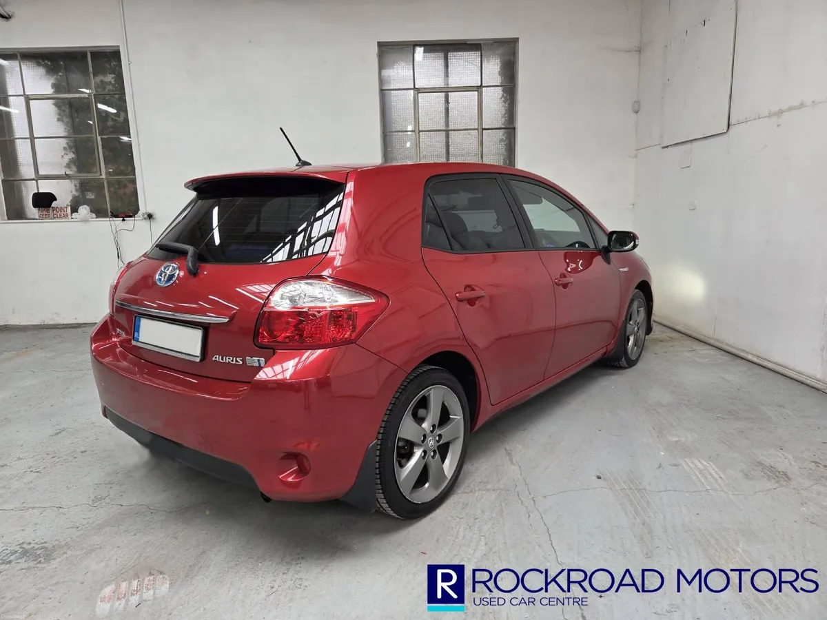 Toyota Auris Hybrid, 2012 - Image 2