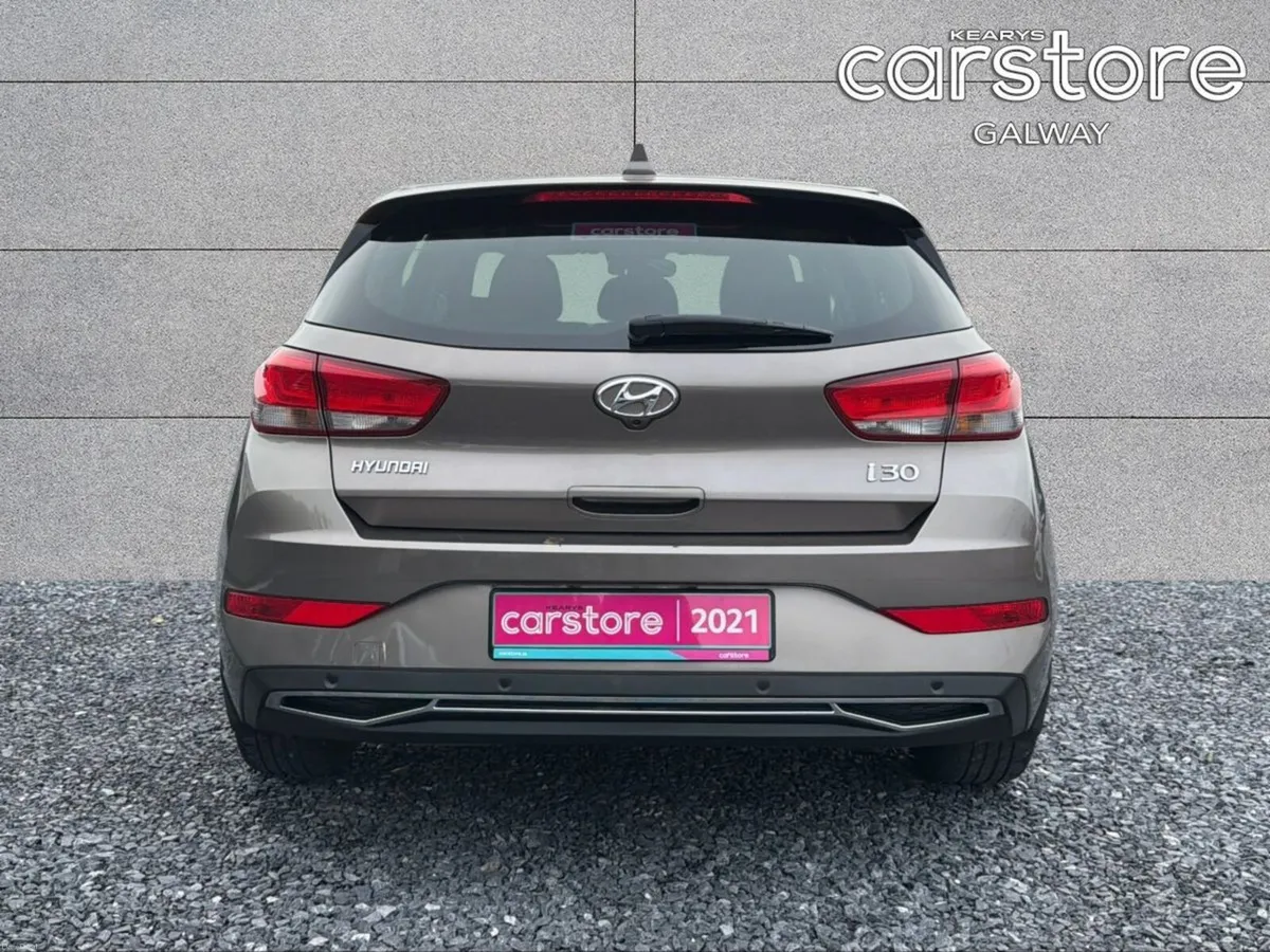 Hyundai i30 Diesel Deluxe - Image 4