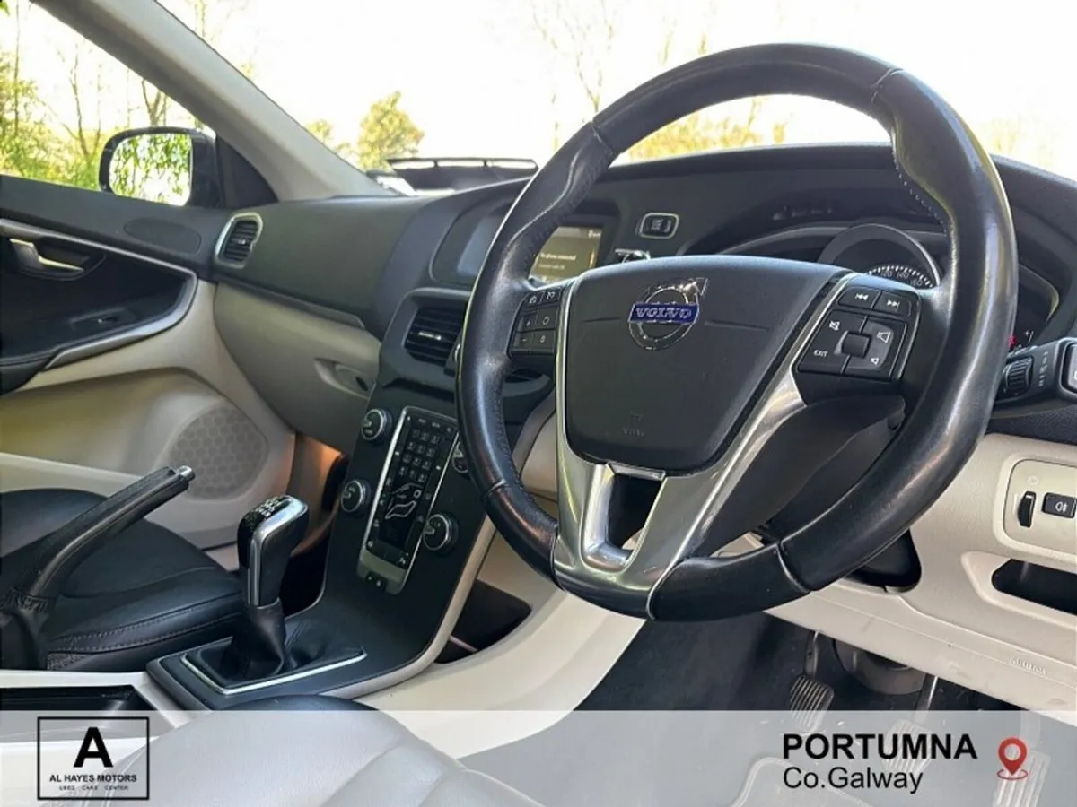 Volvo V40 CROSS COUNTRY D2 (120hp) SE + Leather - Image 2