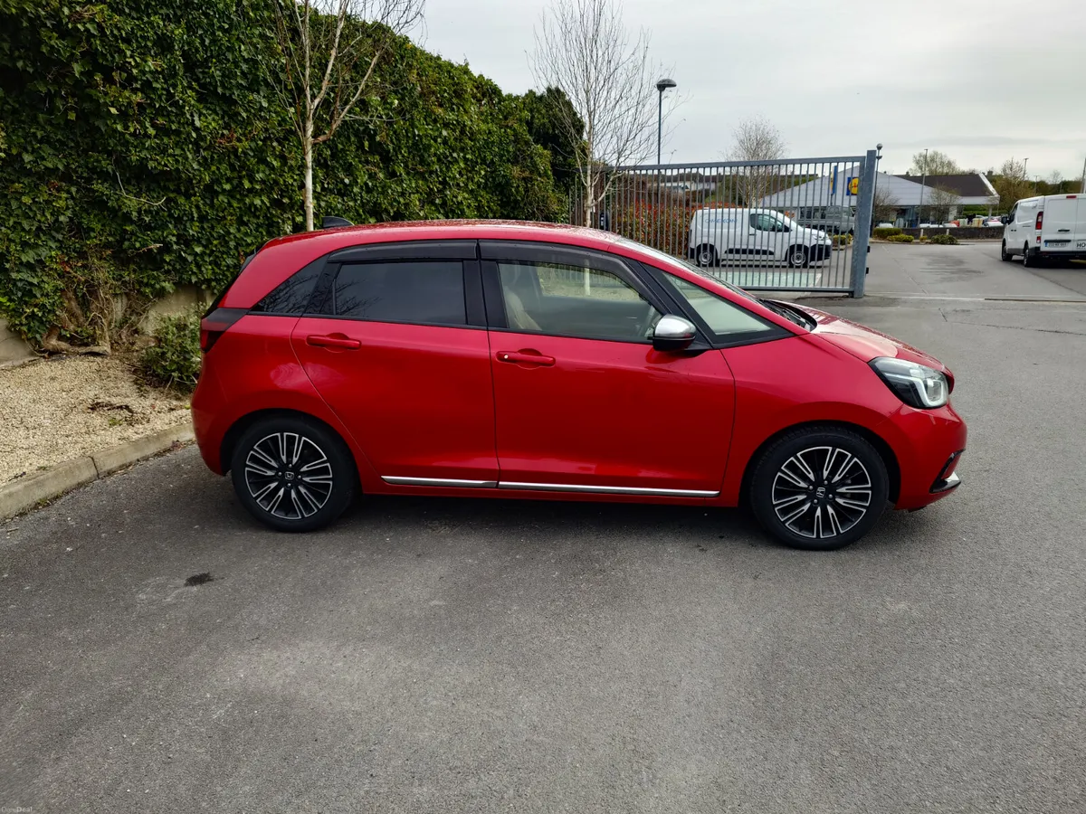 Honda Fit e:HEV  Lux Honda Sensing - Image 4