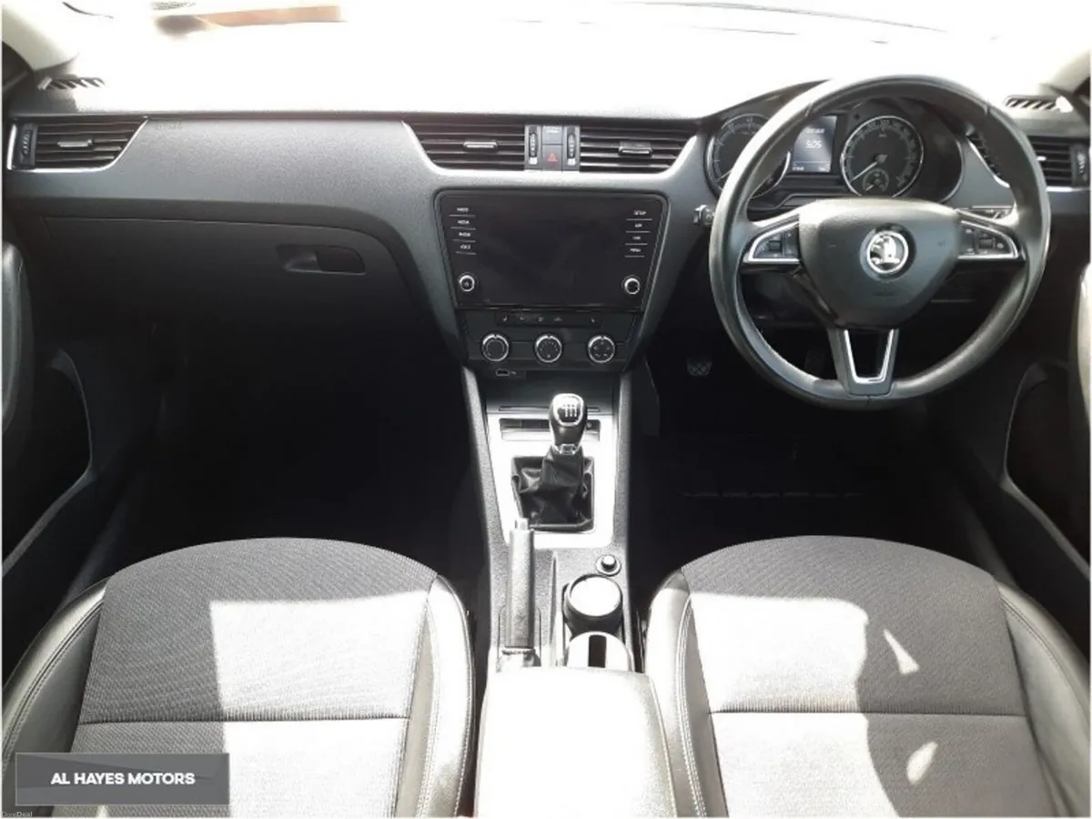 Skoda Octavia **SOLEIL SPEC**HALF LEATHER 1.6TDI - Image 2