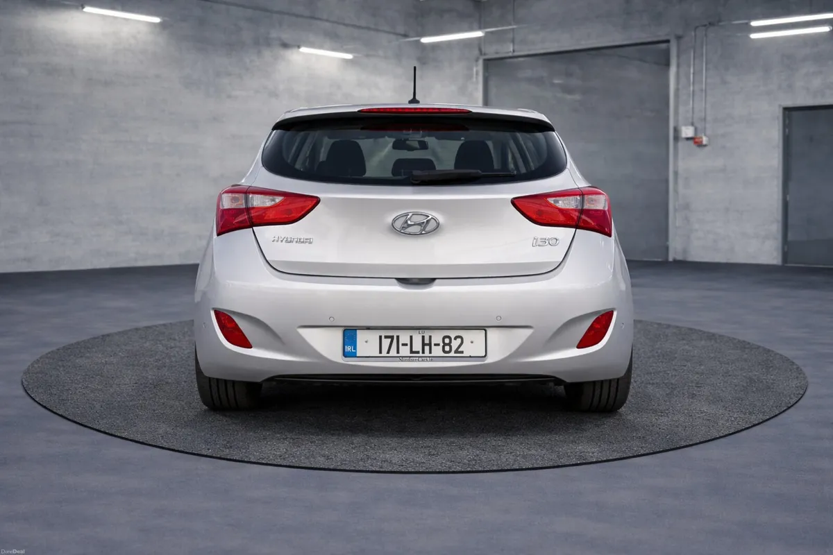 HYUNDAI I30 1.6 DELUXE 5DR//EXCELLENT CONDITION - Image 2