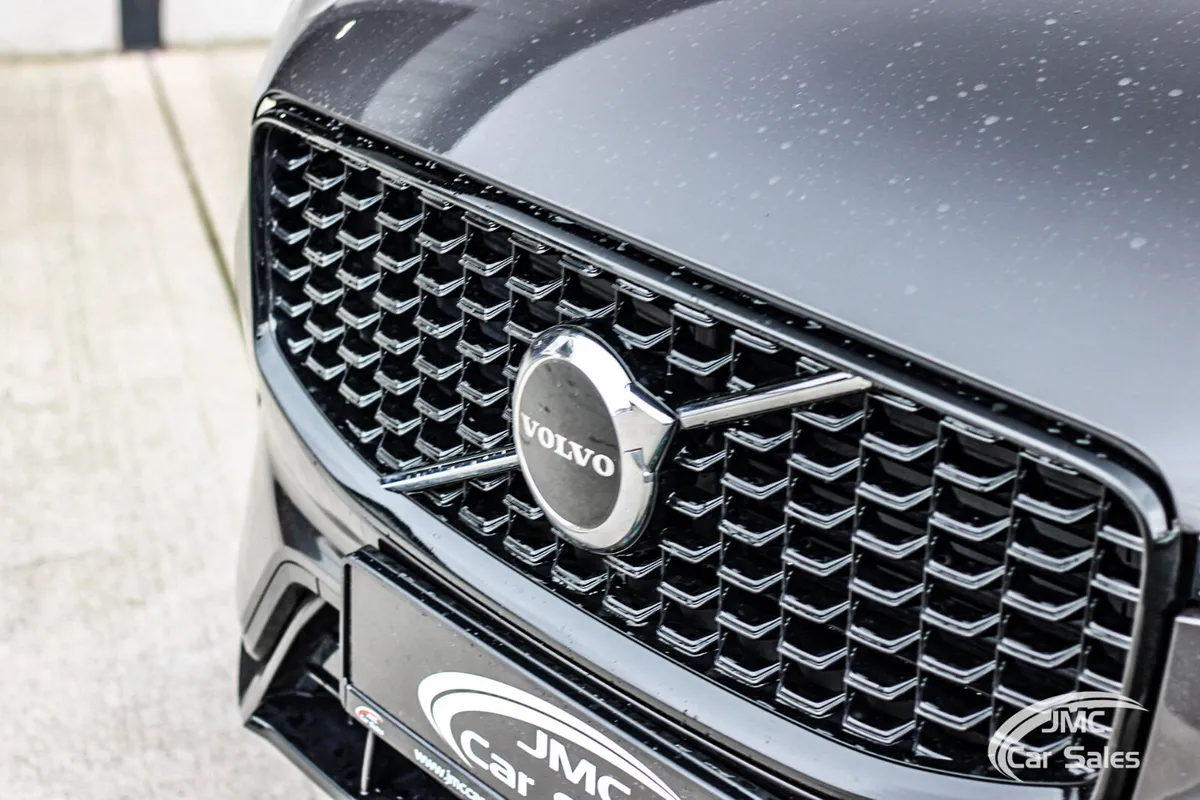 2022 VOLVO XC60 T-6 R-DESIGN - Image 3