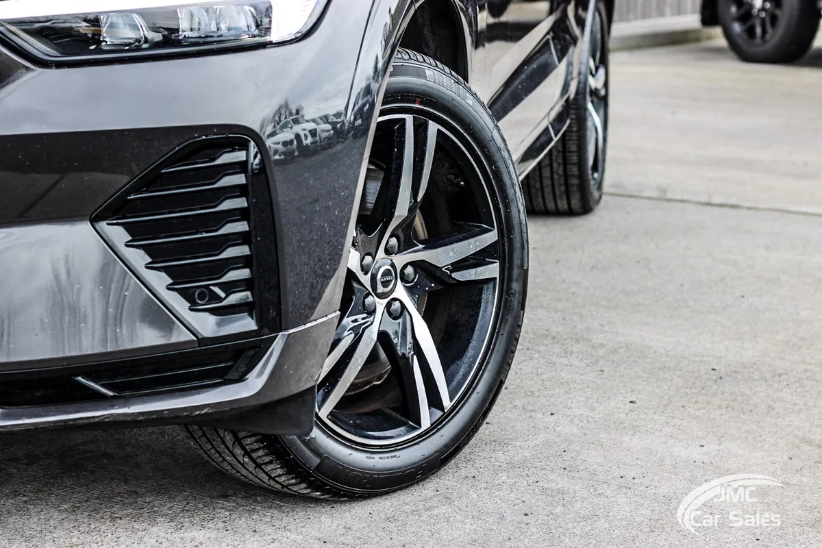 2022 VOLVO XC60 T-6 R-DESIGN - Image 2
