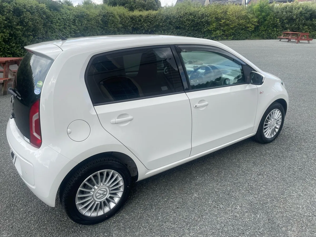 Volkswagen up Highline - Image 4