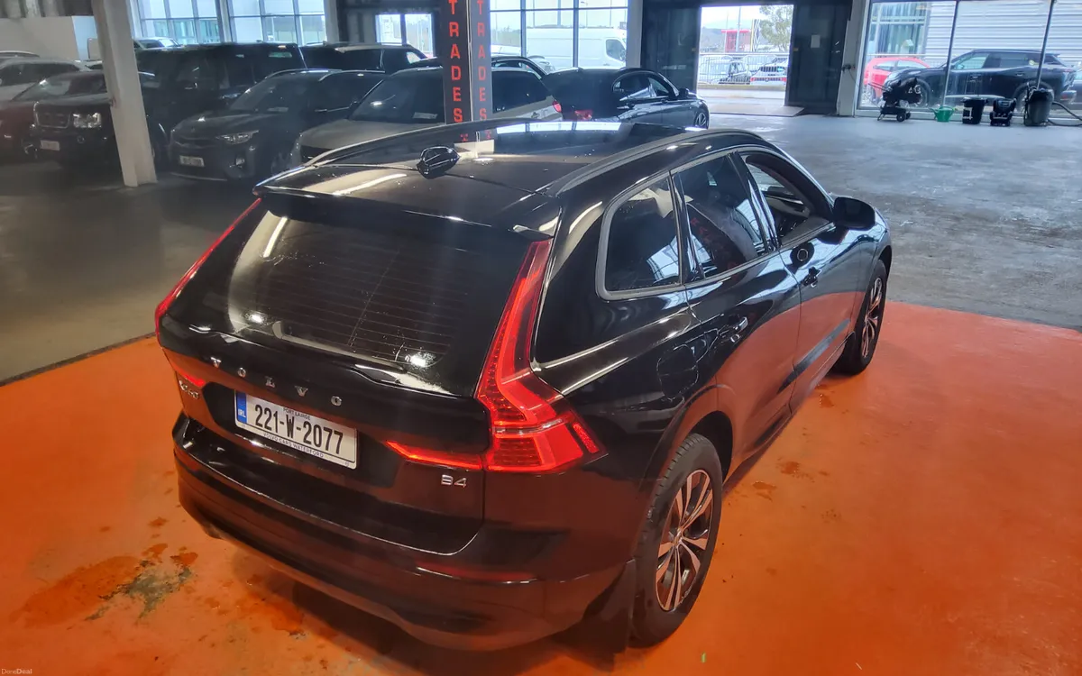 Volvo XC60 2022 - Image 3