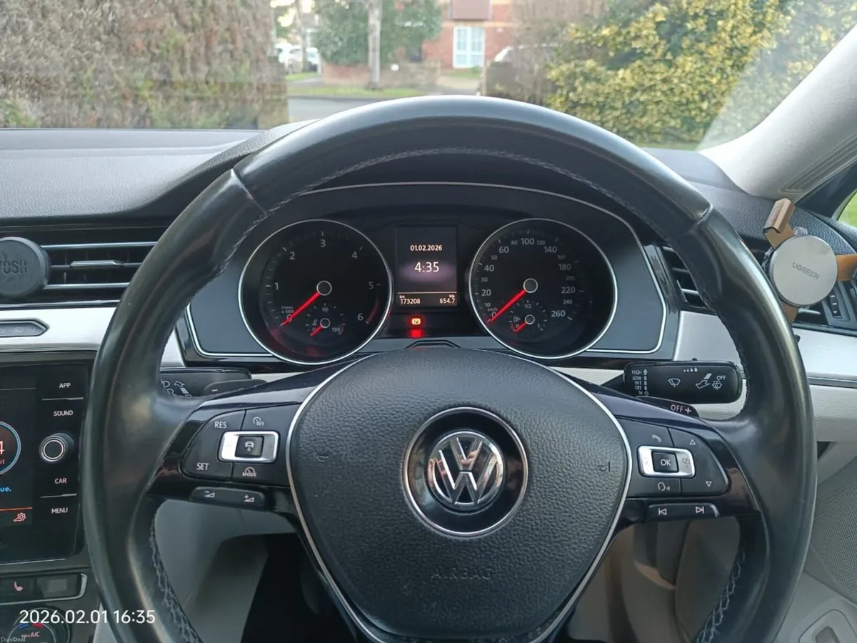 Volkswagen Passat 2015 - Image 1