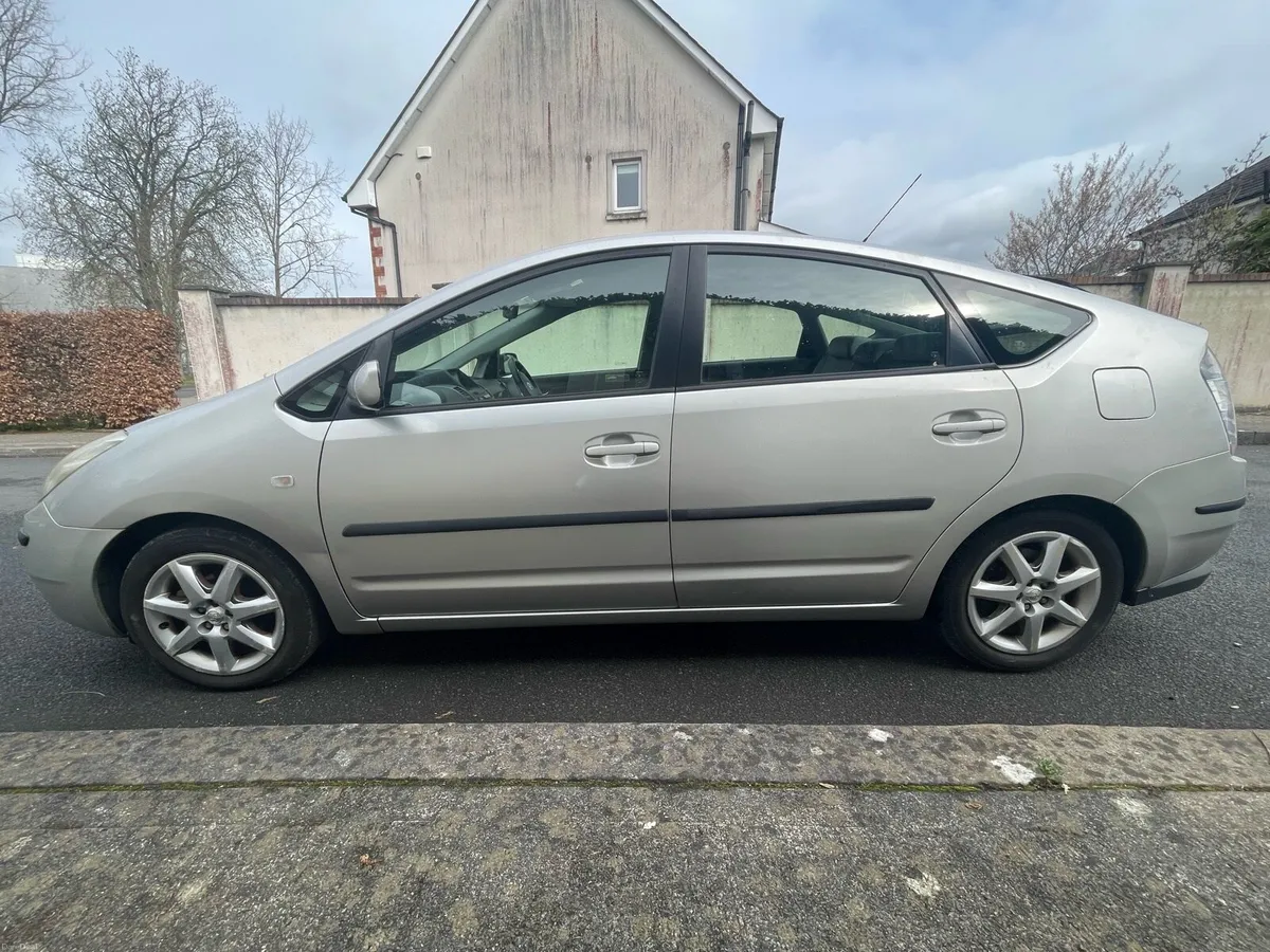 Toyota Prius - Image 3