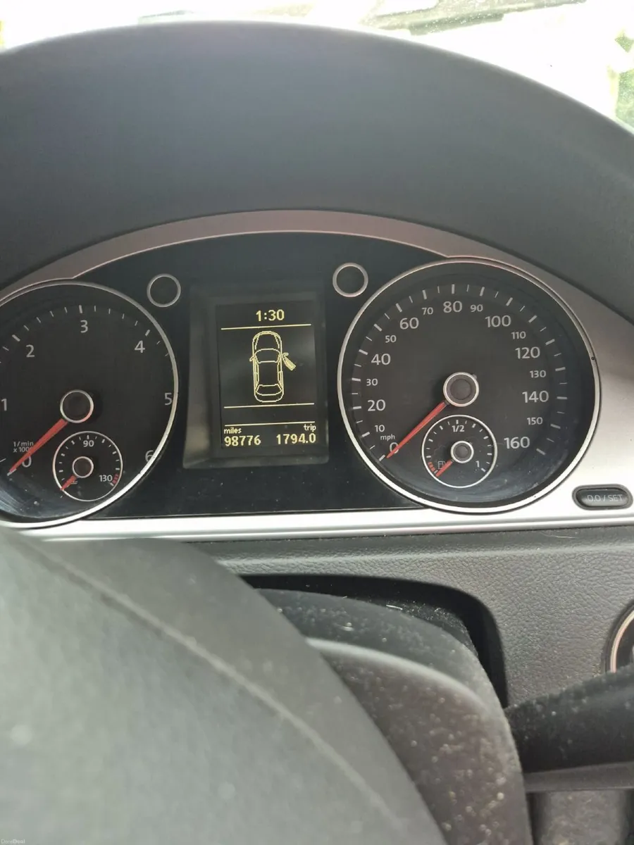 Volkswagen Passat 2011 - Image 2