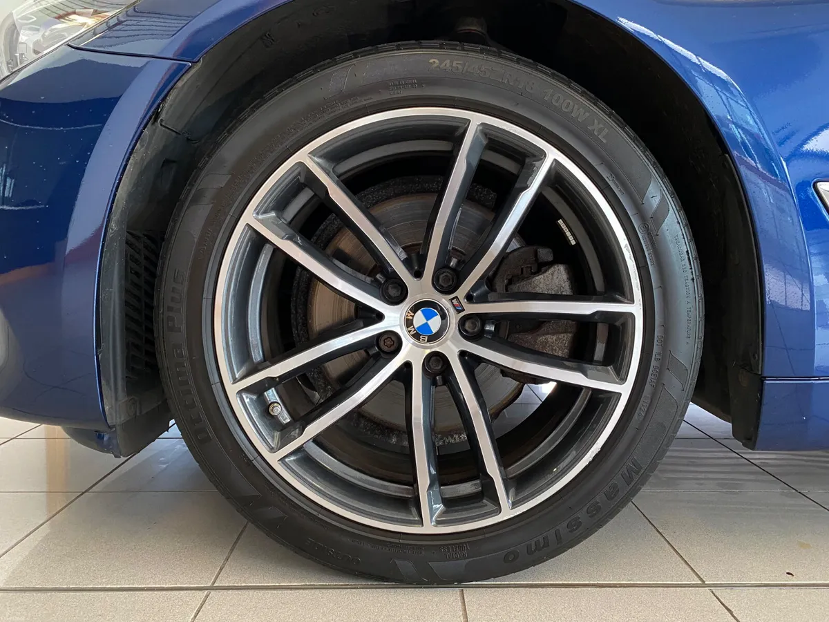BMW 5-Series 2019 SE - Image 6