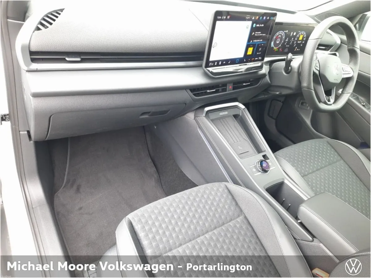 Volkswagen T-Roc NEW RLINE 1.5TSI 150HP MHEV - Image 4