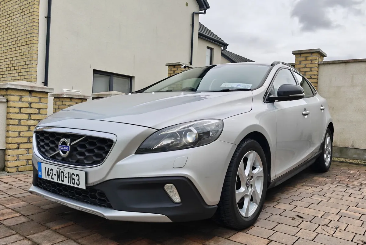 Volvo V40 CROSS COUNTRY LUX 5 - Image 1