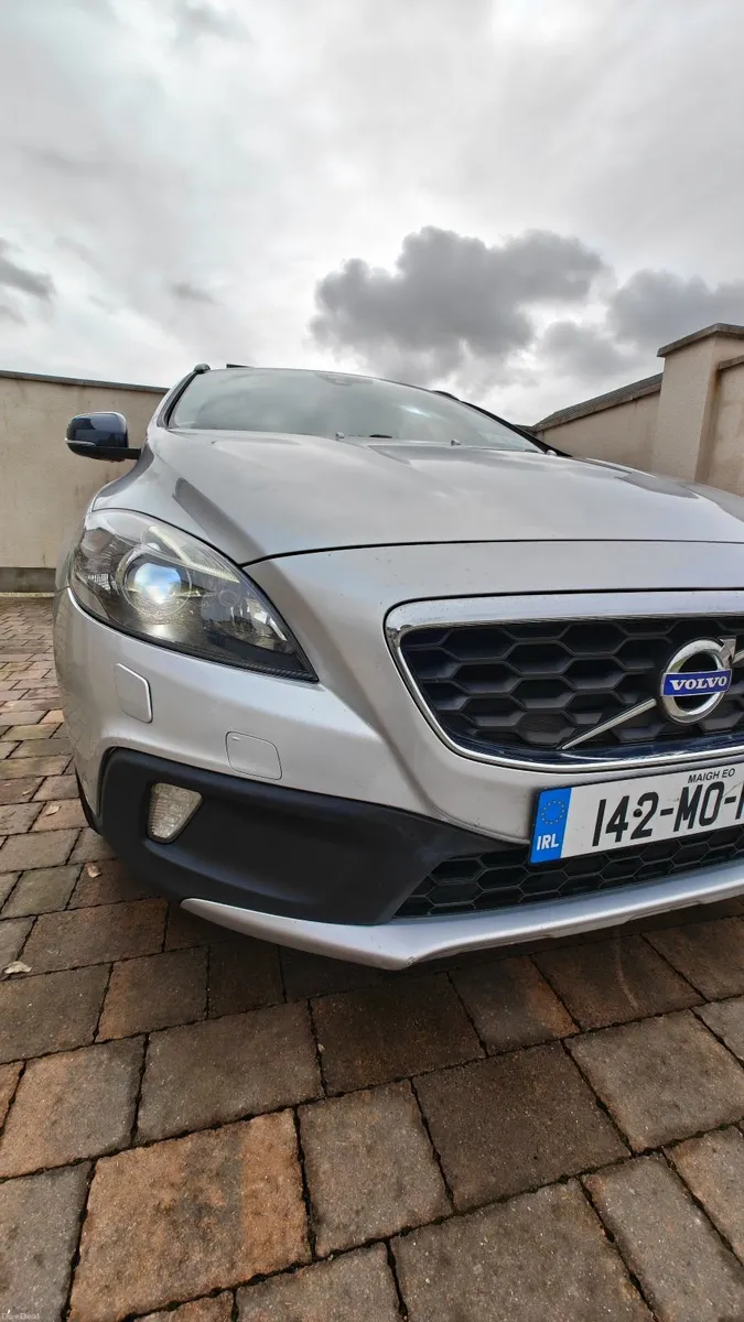 Volvo V40 CROSS COUNTRY LUX 5 - Image 2