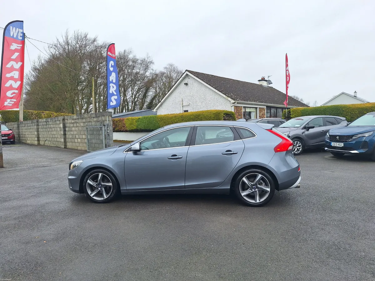 Volvo V40 1.6 Hdi R-Design *High Spec/Half Leather - Image 4
