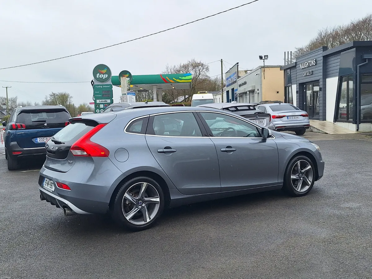 Volvo V40 1.6 Hdi R-Design *High Spec/Half Leather - Image 3