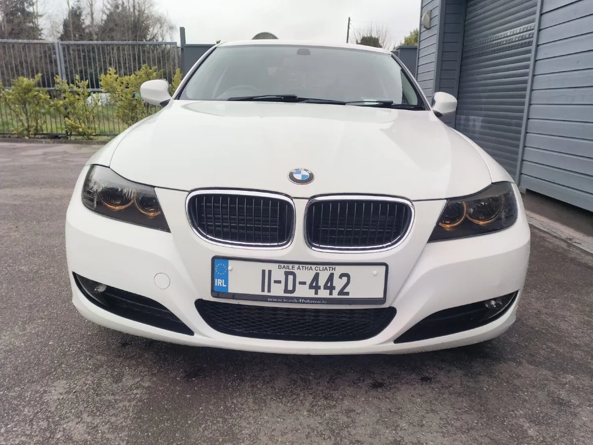 BMW 3-Series 2011 - Image 2