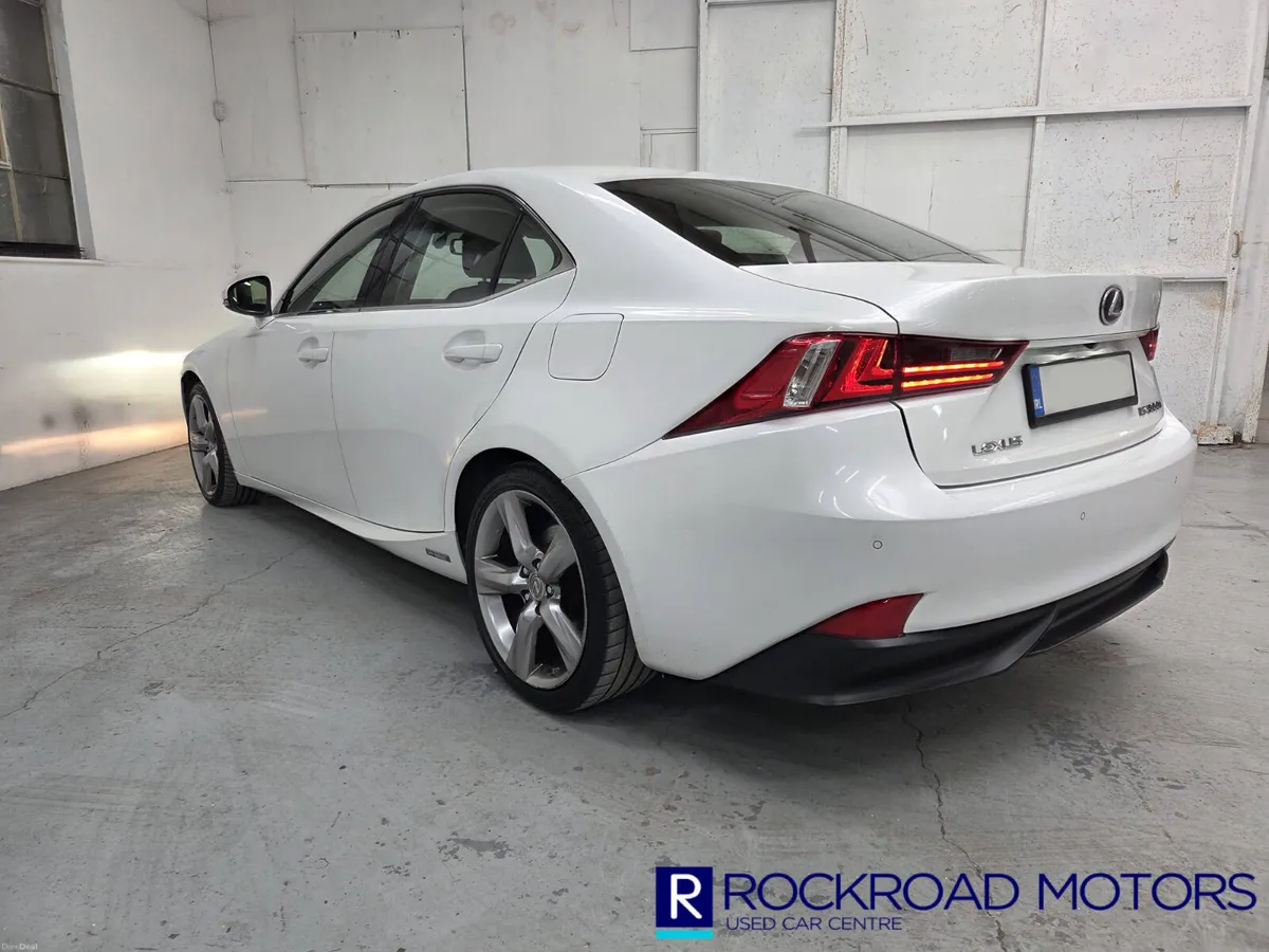 Lexus IS300h Premium,  2014 - Image 4