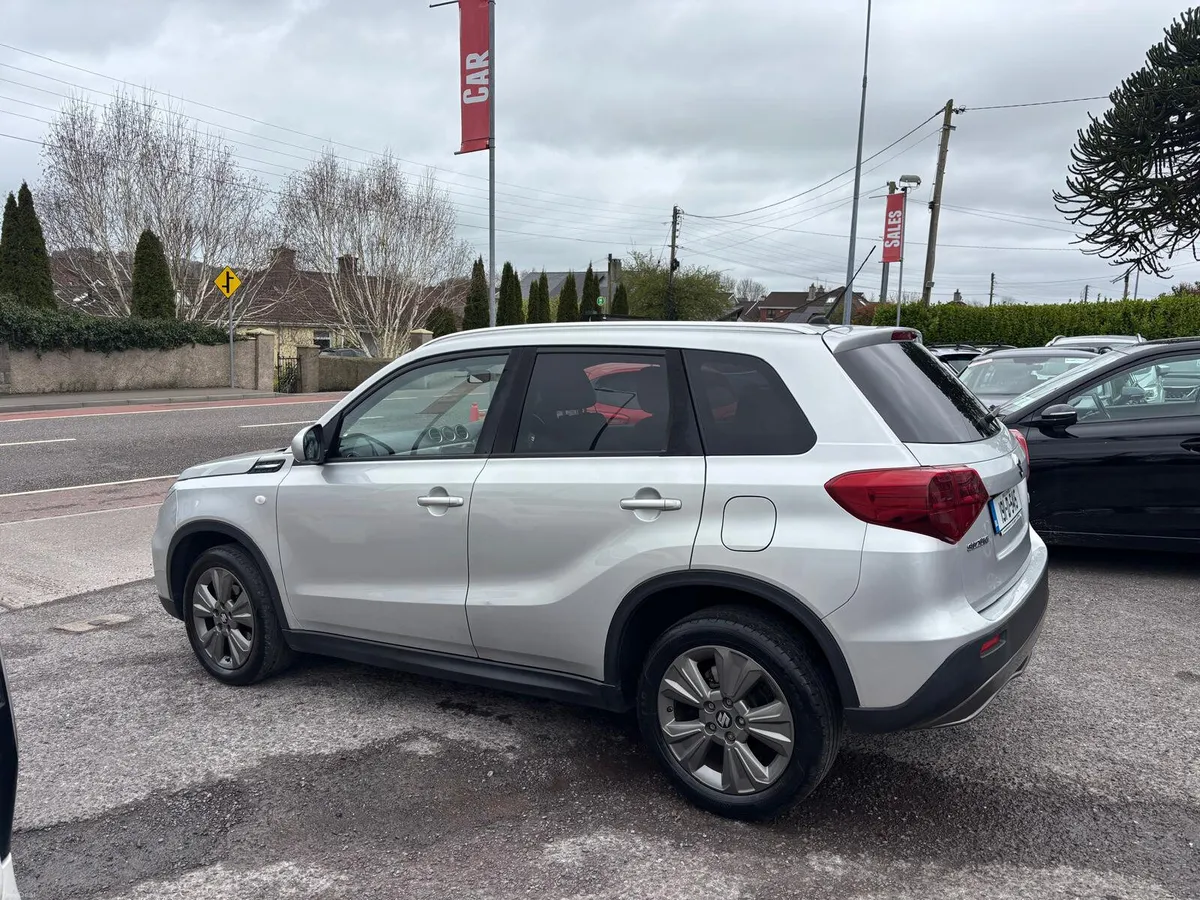 Suzuki Vitara 2019  PETROL  LOW  MILEAGE - Image 4