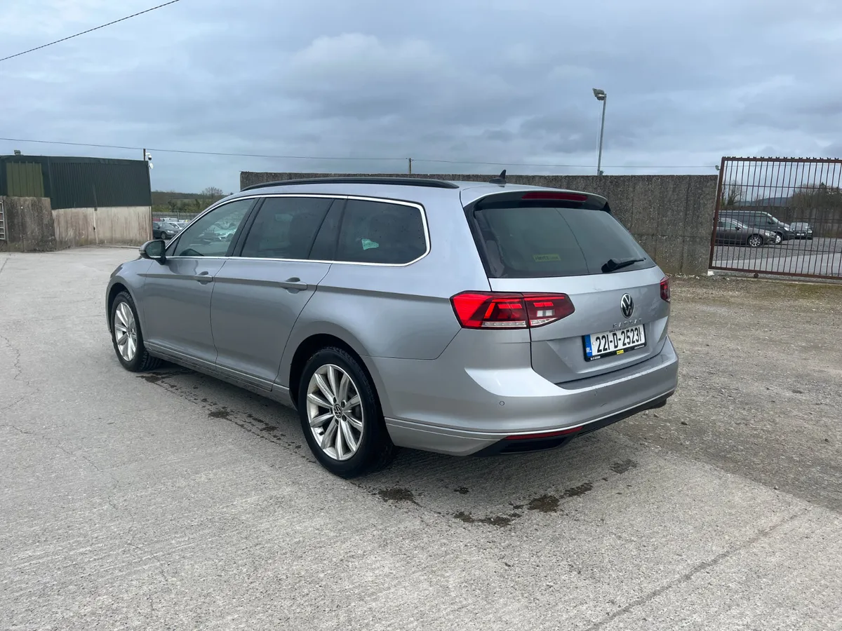 Volkswagen Passat 2022 - Image 5