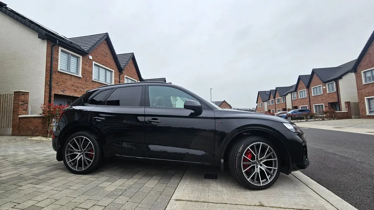 2022 Audi Q5 PHEV Black Edition S Line – Edition 1 - Image 2