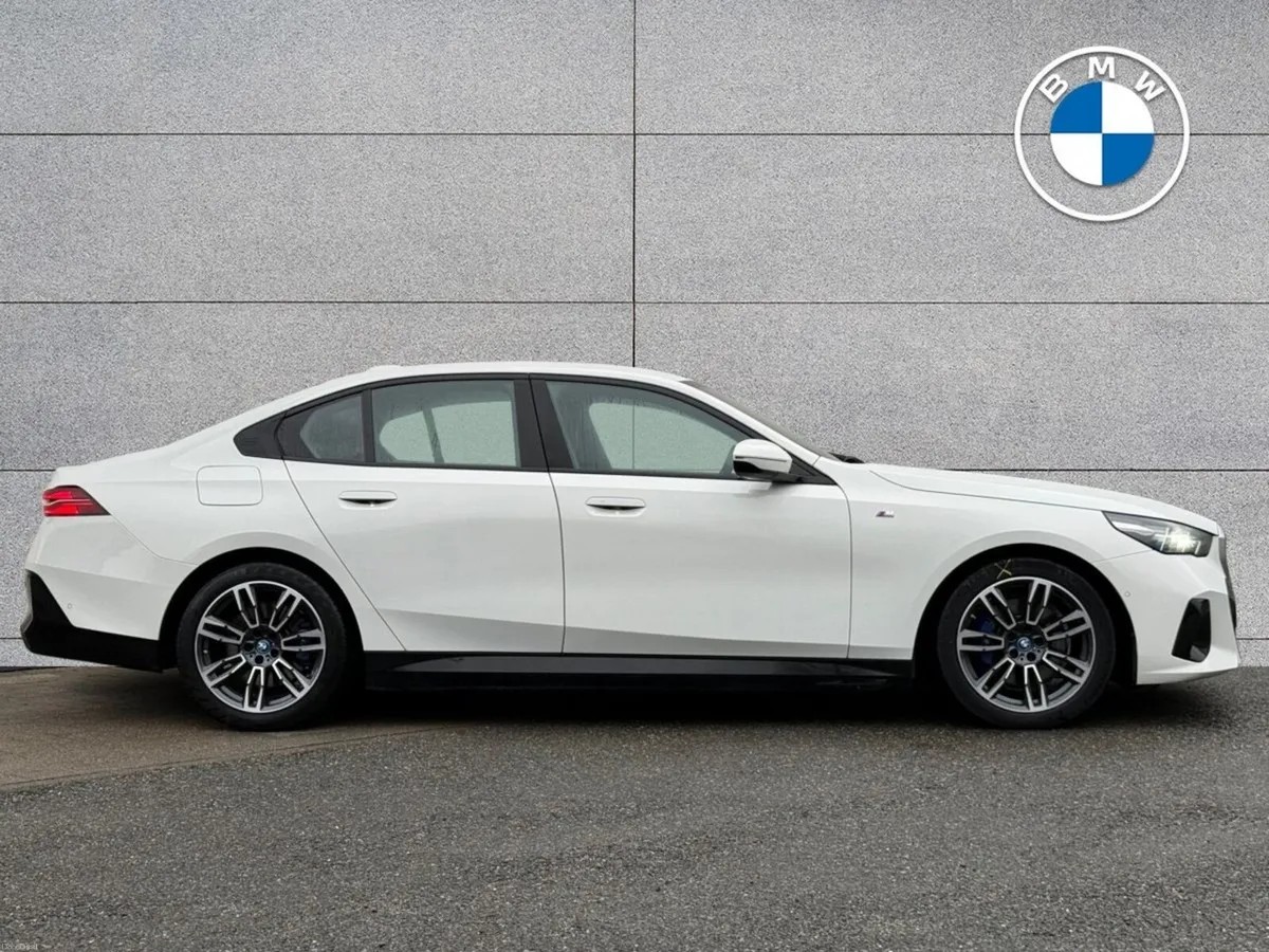 BMW 5-Series 530e M Sport Saloon - Image 3