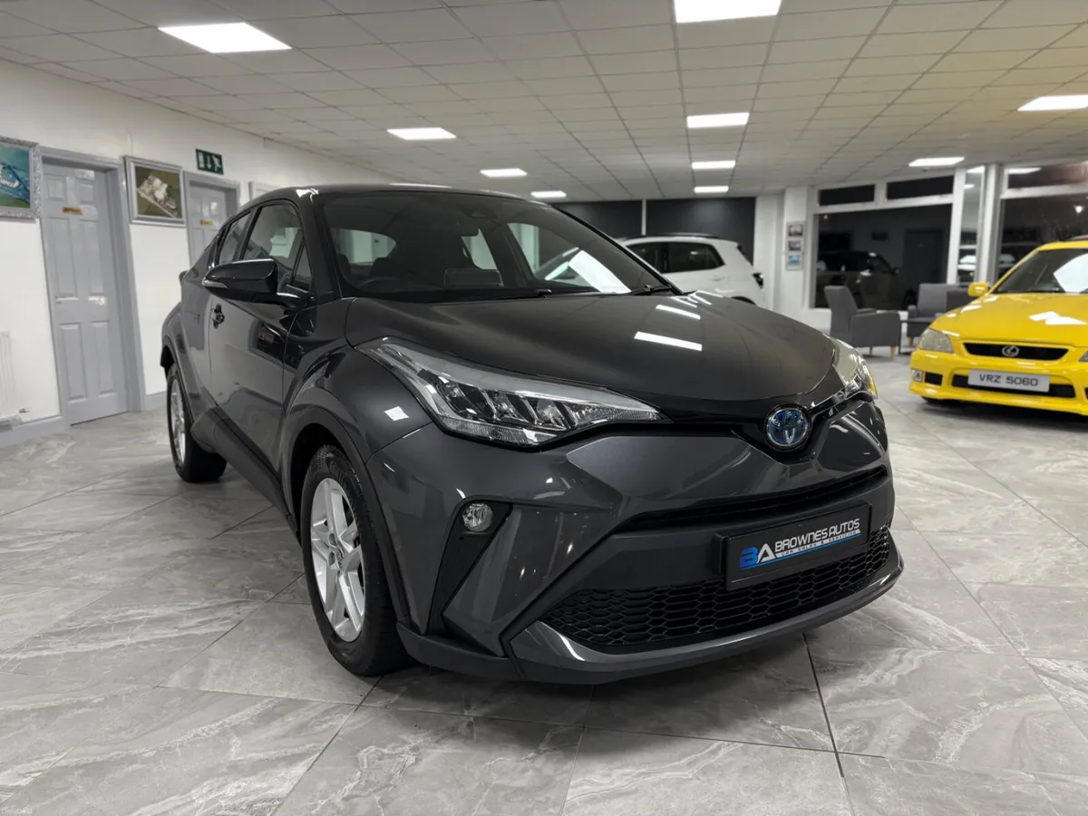 2023 Toyota C-HR Low mileage - Image 4