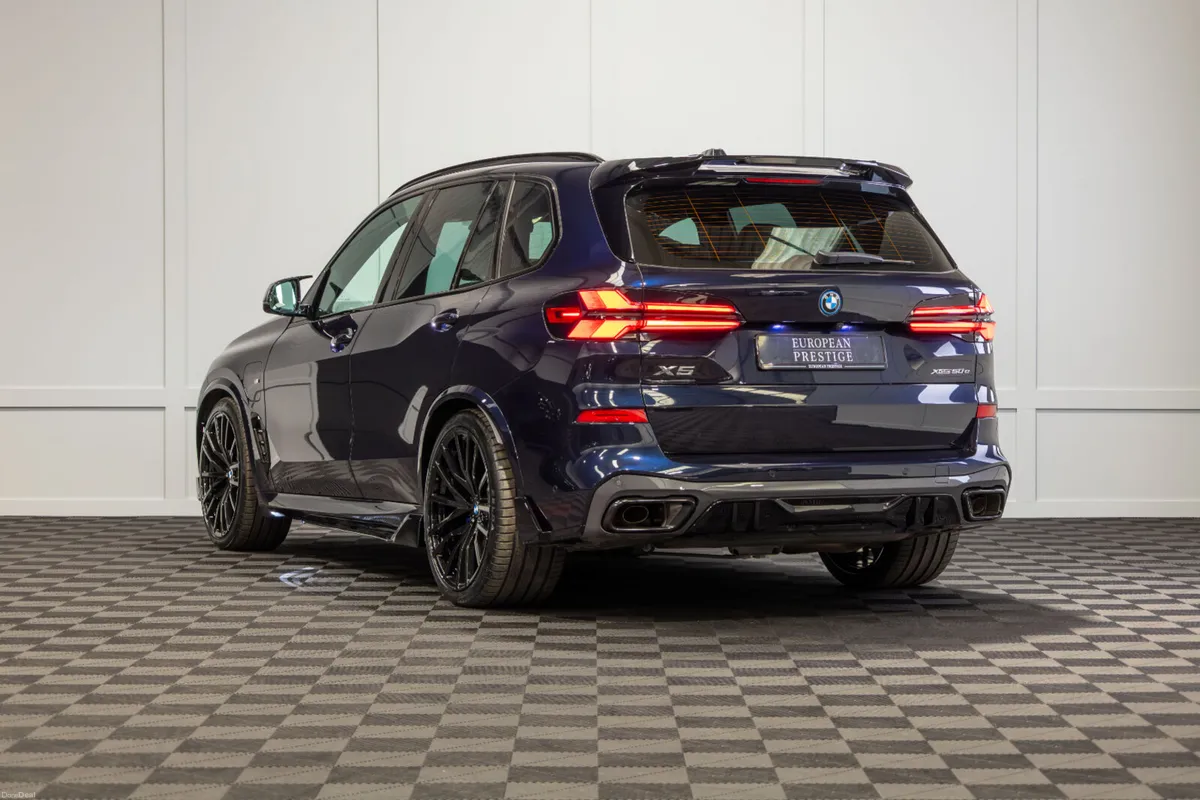 2025 BMW X5 X-Drive 50e M-Sport - Image 4