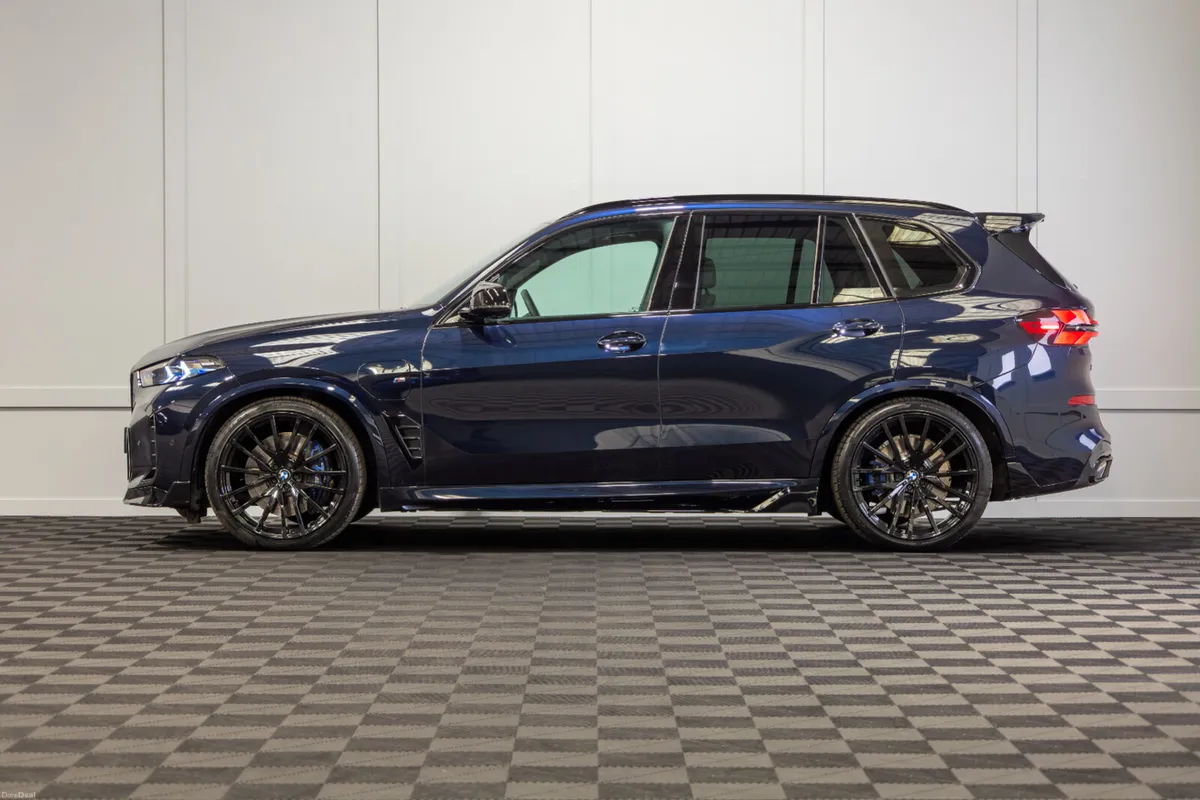 2025 BMW X5 X-Drive 50e M-Sport - Image 3