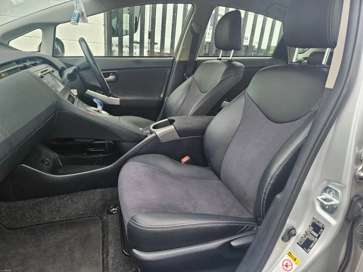 Toyota Prius 2014 - Image 2