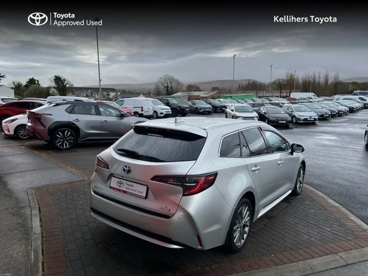 Toyota Corolla HYBRID ELECTRIC TOURING SPORT SOL - Image 2