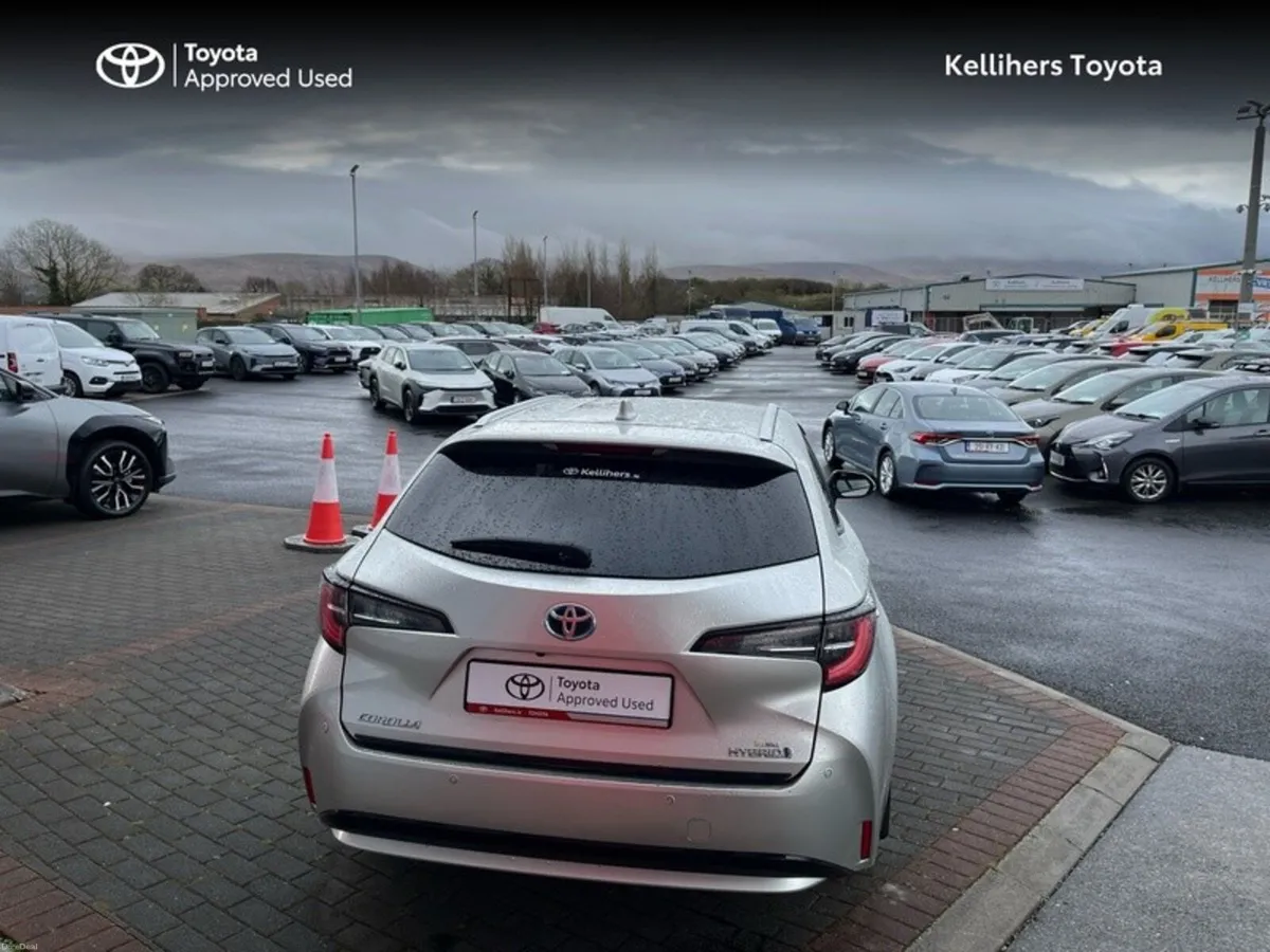 Toyota Corolla HYBRID ELECTRIC TOURING SPORT SOL - Image 4