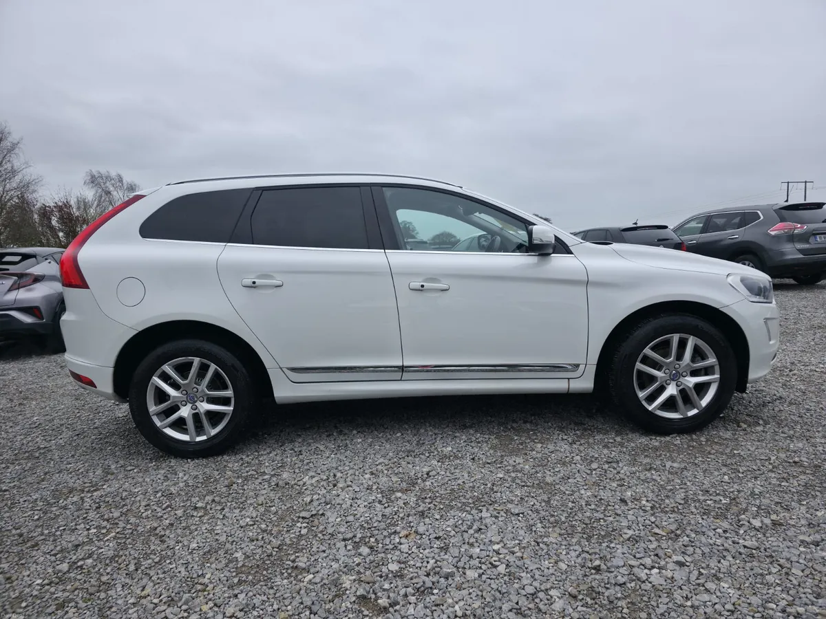 2017 Volvo XC60 - Image 6