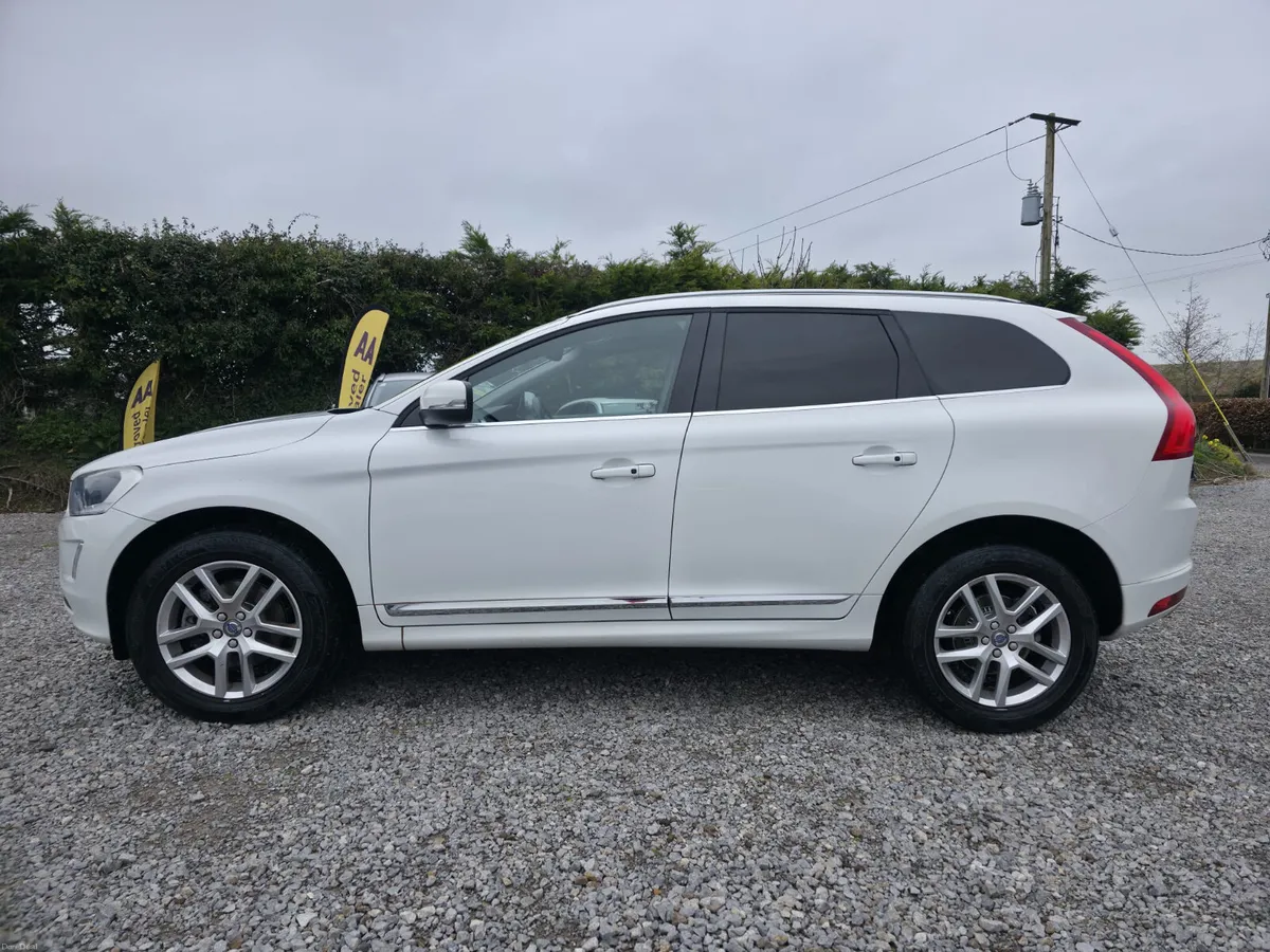 2017 Volvo XC60 - Image 2