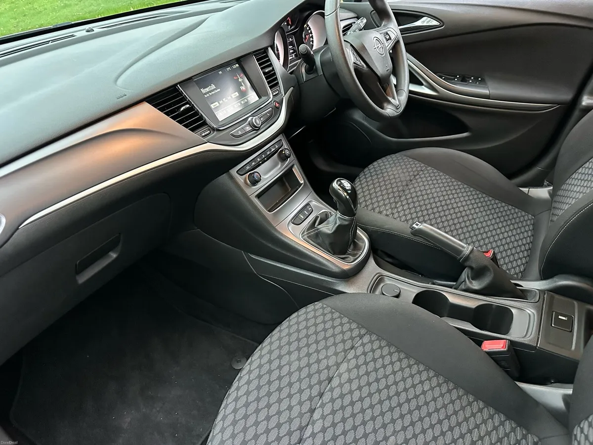 19 Opel Astra 1L Petrol - Image 4
