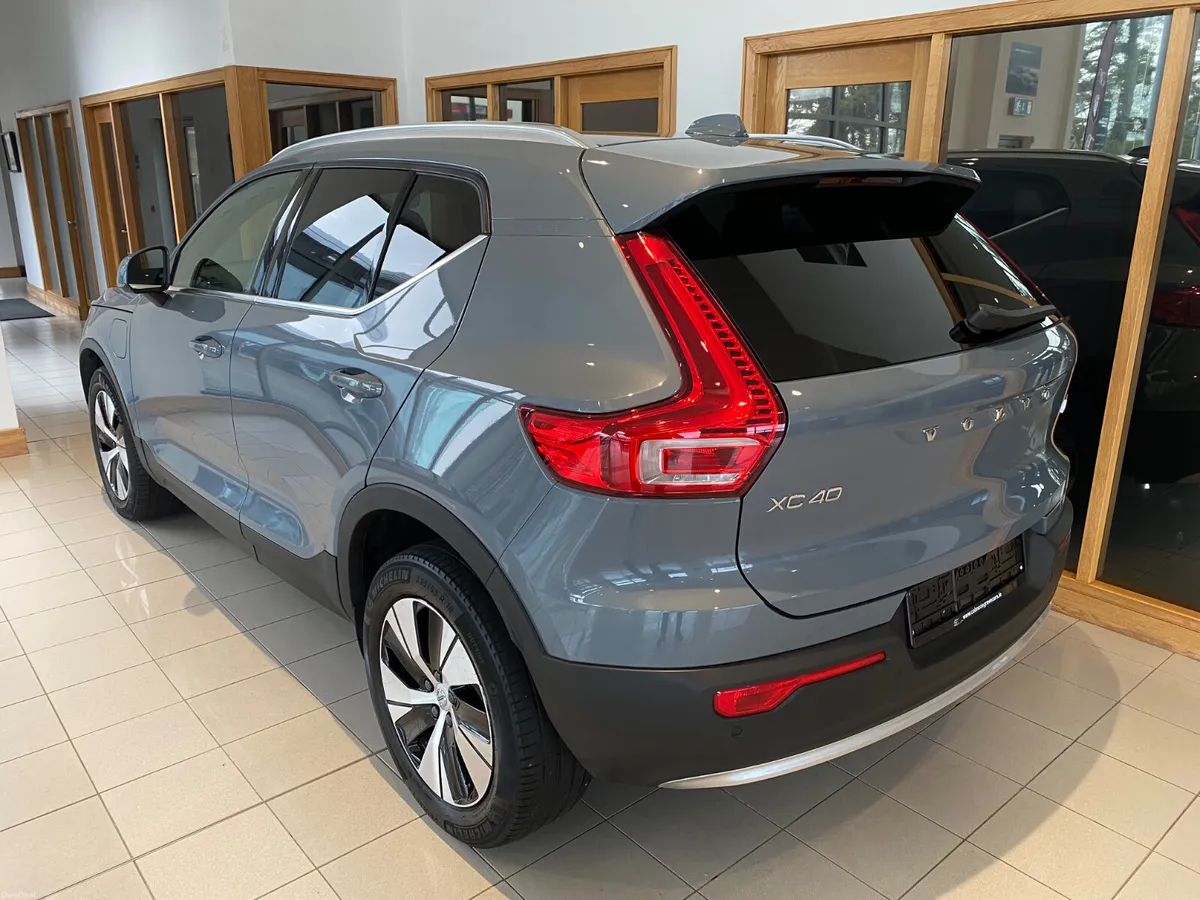 Volvo XC40 2022 CORE T4 RECHARGE AUTO - Image 5