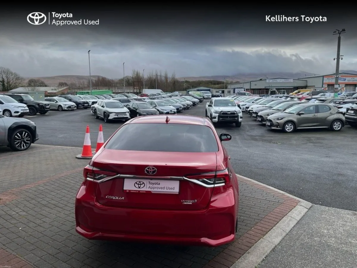 Toyota Corolla LUNA SPORT SALOON - Image 4