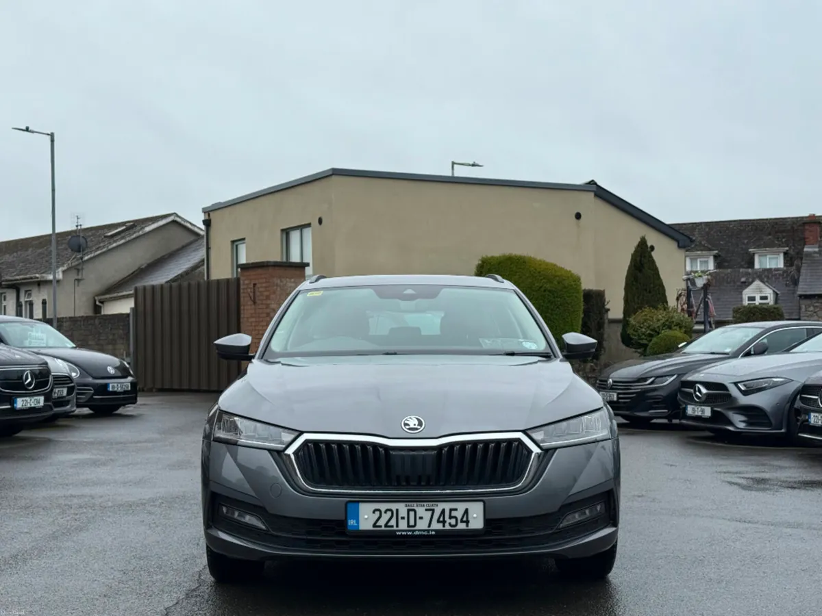 Skoda Octavia COMBI AMBITION 2.0TDI *IRISH CAR* - Image 2
